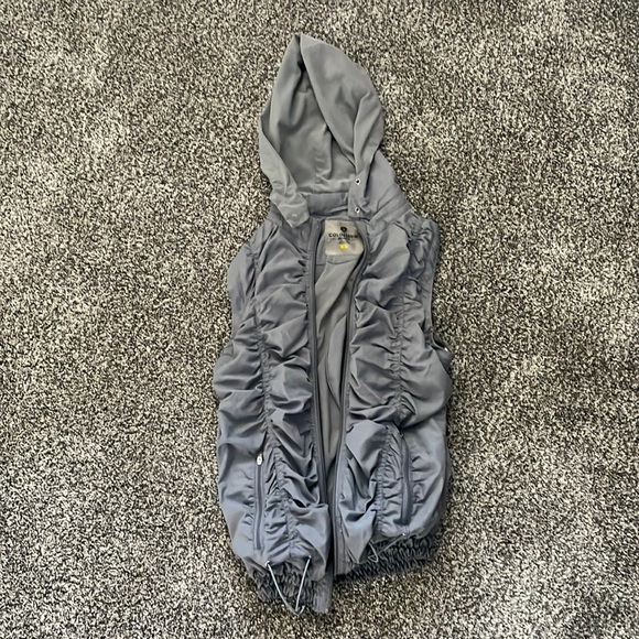 Small Colosseum Grey Vest with removable hood - Picture 1 of 2